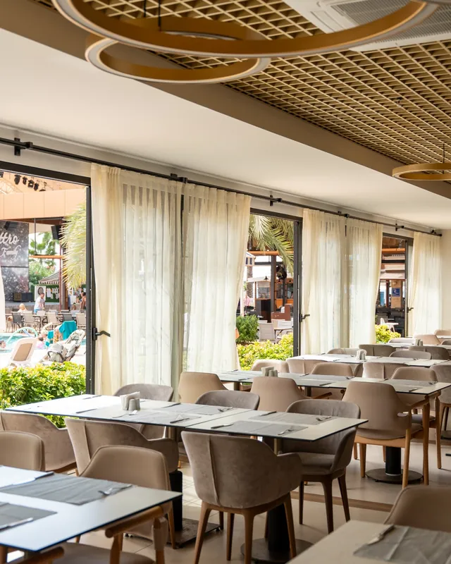 Mert Tekstil Alanya — An elegant line along the window